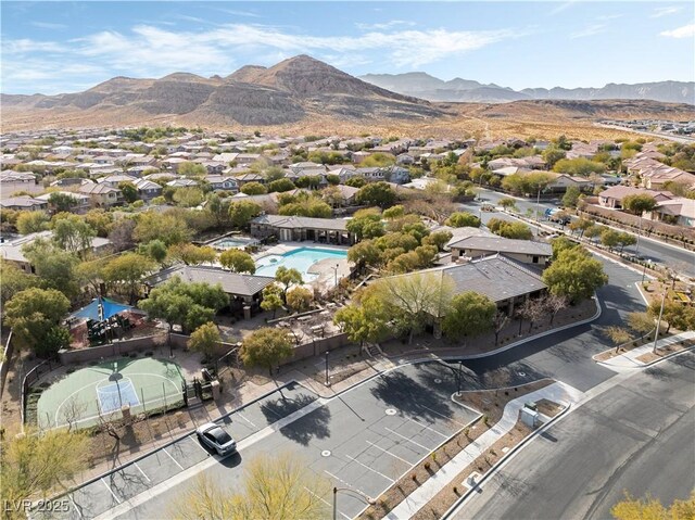 birds eye view of property featuring a residential view and a mountain view