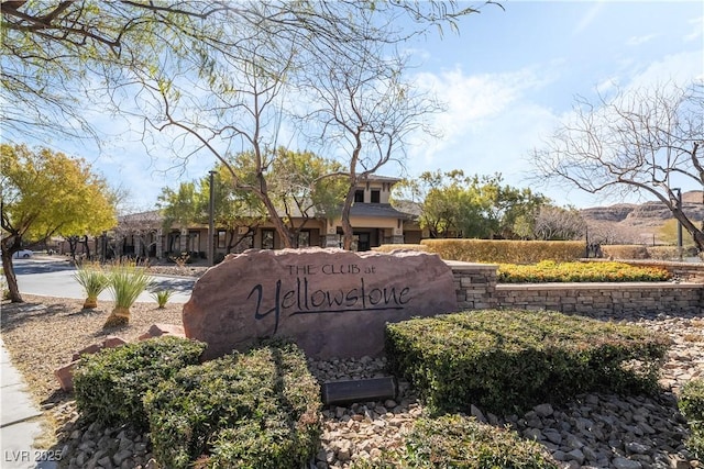 view of community / neighborhood sign