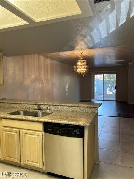 kitchen featuring sink, a notable chandelier, a textured ceiling, and dishwasher