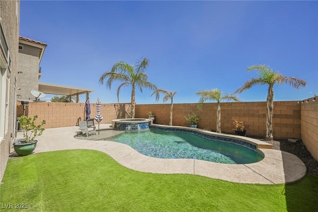 view of pool with an in ground hot tub, a yard, and a patio area