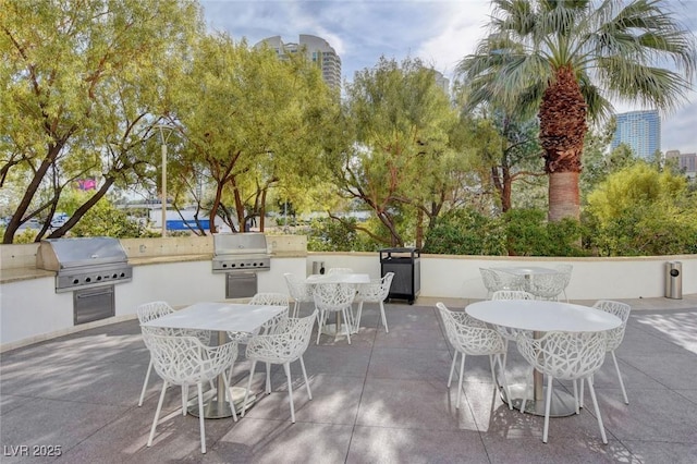 view of patio featuring an outdoor kitchen and grilling area