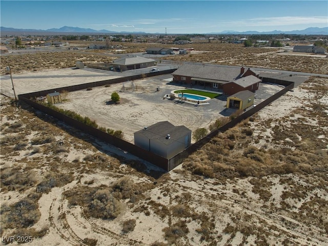 birds eye view of property featuring a mountain view