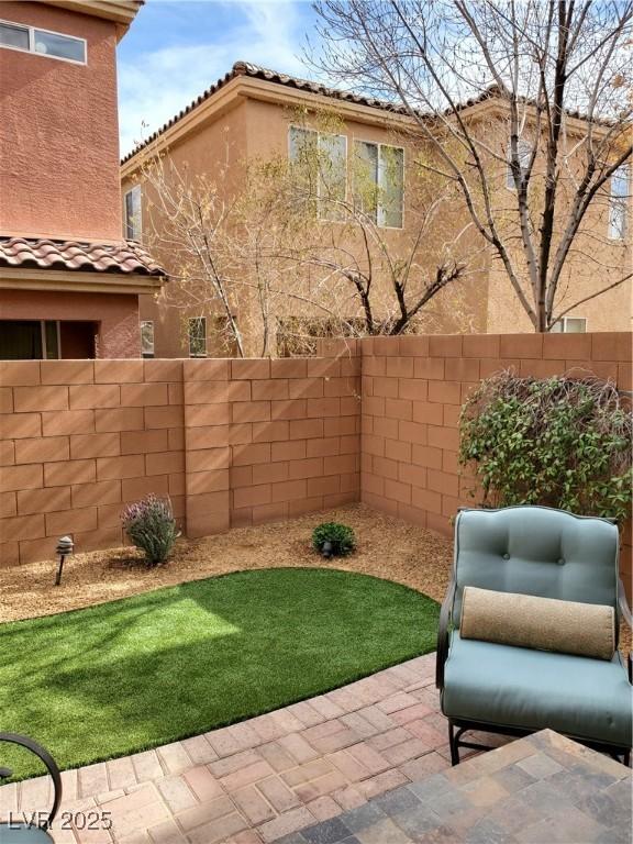 view of yard with a patio area