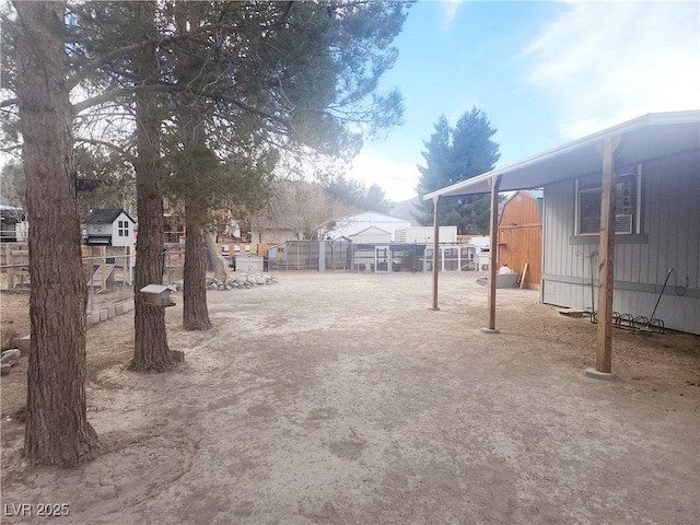 view of yard with an outdoor structure