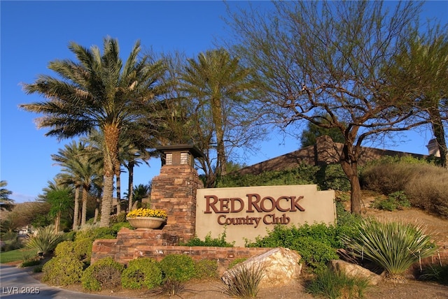 view of community / neighborhood sign