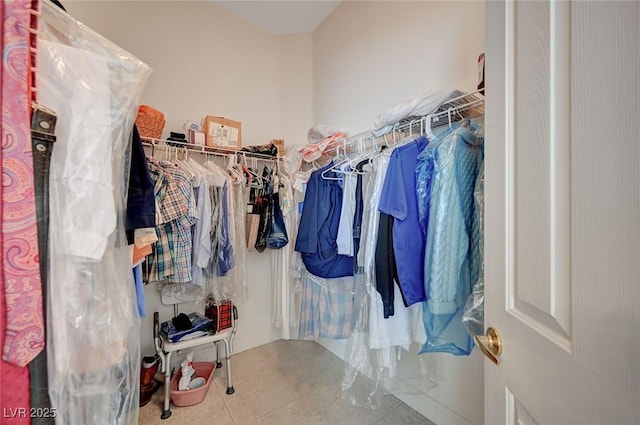 walk in closet featuring tile patterned floors