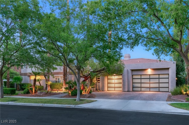 view of front facade featuring a garage