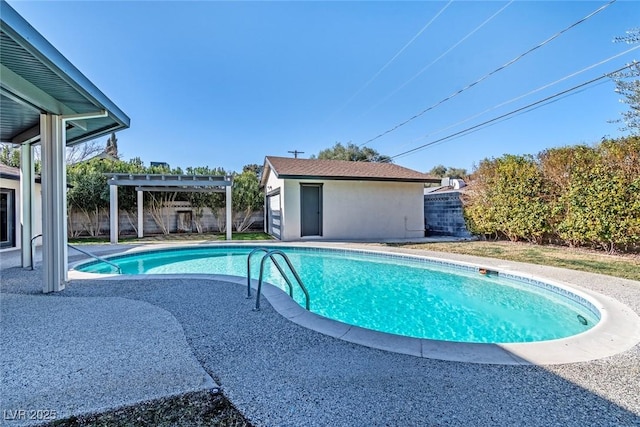 view of swimming pool featuring a pergola