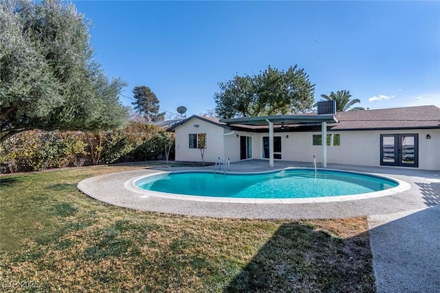 view of pool featuring a yard