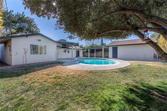 view of swimming pool with a pergola and a lawn