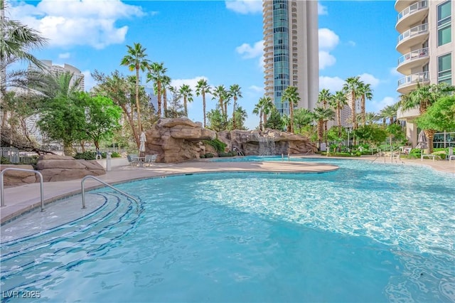 view of swimming pool