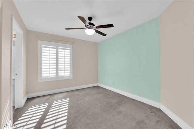 unfurnished room with light carpet and ceiling fan