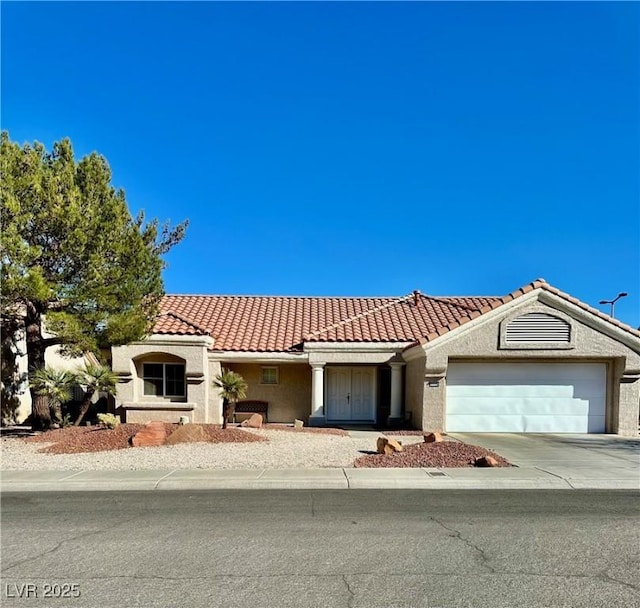 view of front of property featuring a garage