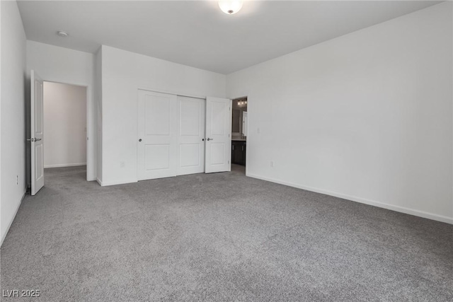 unfurnished bedroom with carpet flooring and a closet