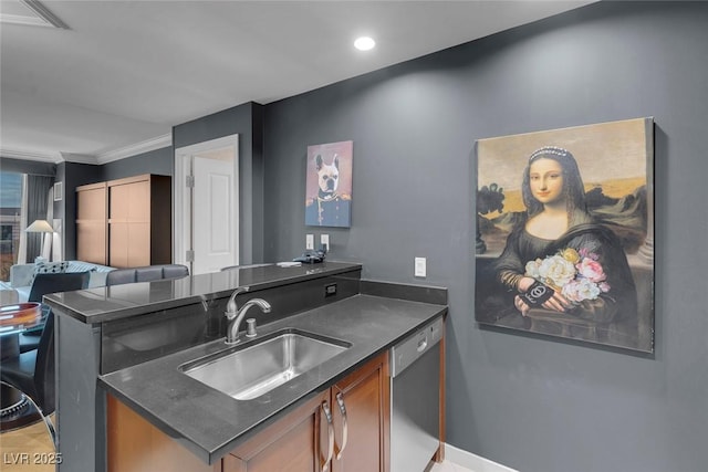 kitchen featuring a sink, dark countertops, a peninsula, and dishwasher