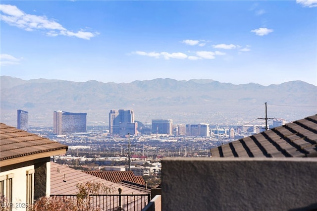 city view featuring a mountain view