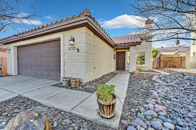 view of front facade featuring a garage