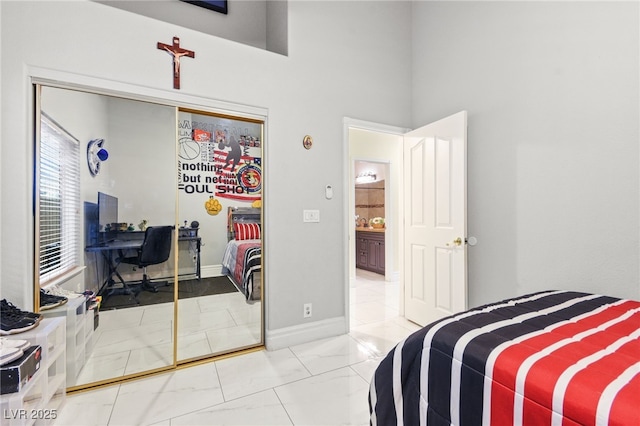 bedroom featuring a closet