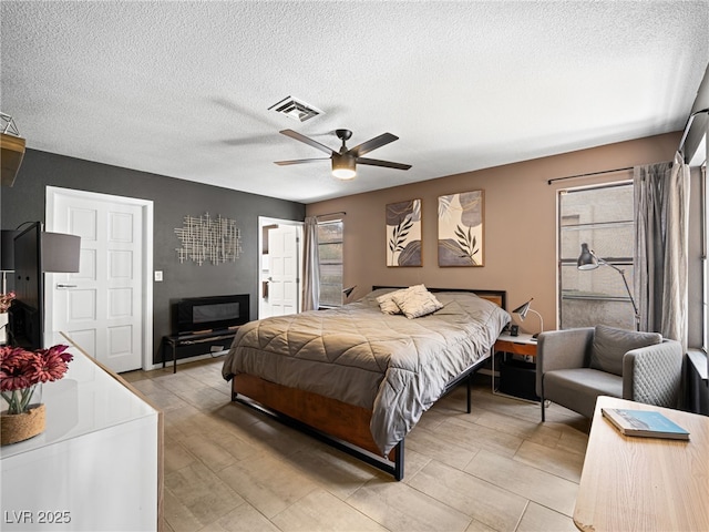 bedroom featuring ceiling fan and a textured ceiling