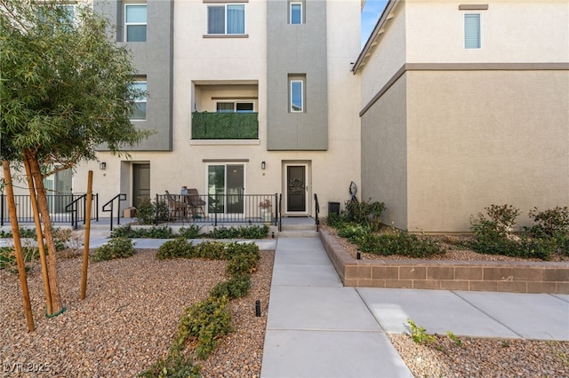 townhome / multi-family property with a patio