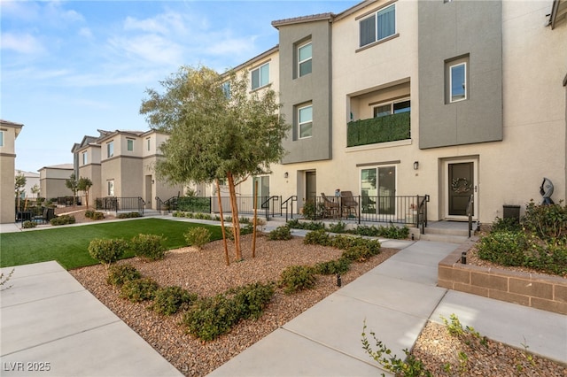 view of community featuring a lawn