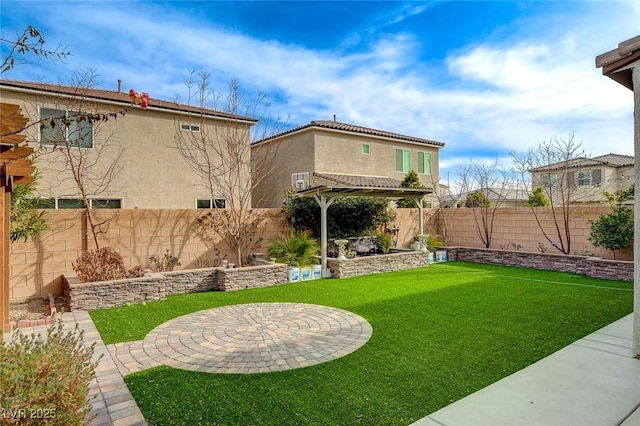 view of yard featuring a patio