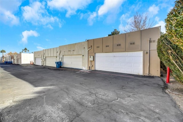 3473 Monte Carlo Dr, Las Vegas, NV 89121 - view of garage