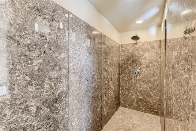 bathroom featuring a tile shower