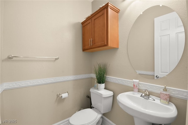 bathroom featuring toilet and sink