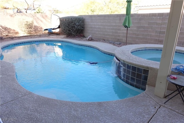 view of pool with an in ground hot tub