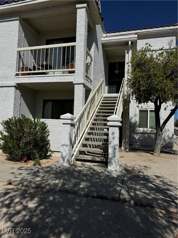 entrance to property featuring a balcony