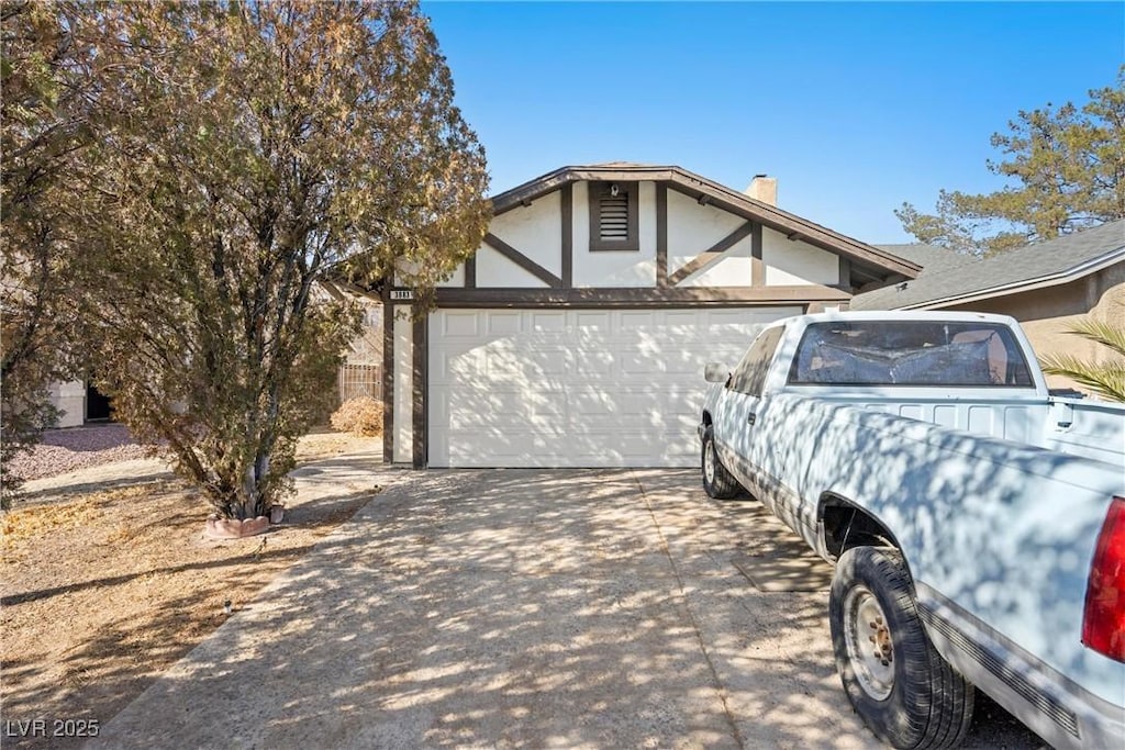 view of front facade featuring a garage