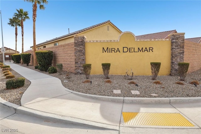 view of community / neighborhood sign