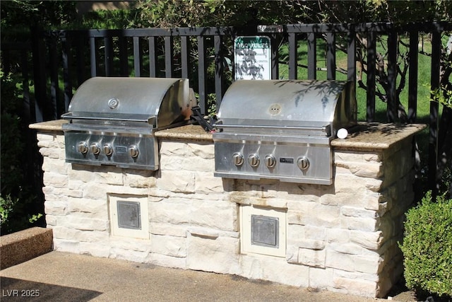 view of patio / terrace featuring an outdoor kitchen and grilling area