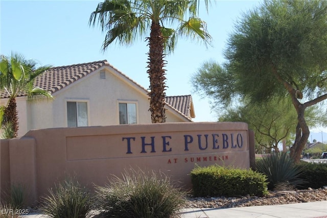 view of community / neighborhood sign