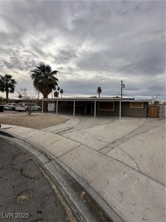 view of front of house featuring a carport