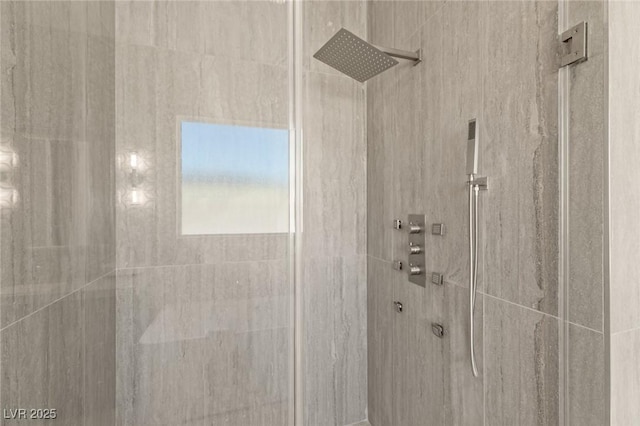 details featuring tiled shower