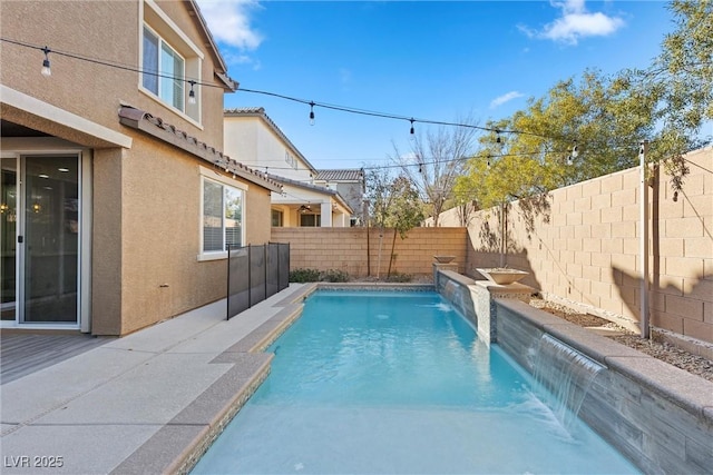 view of pool with pool water feature