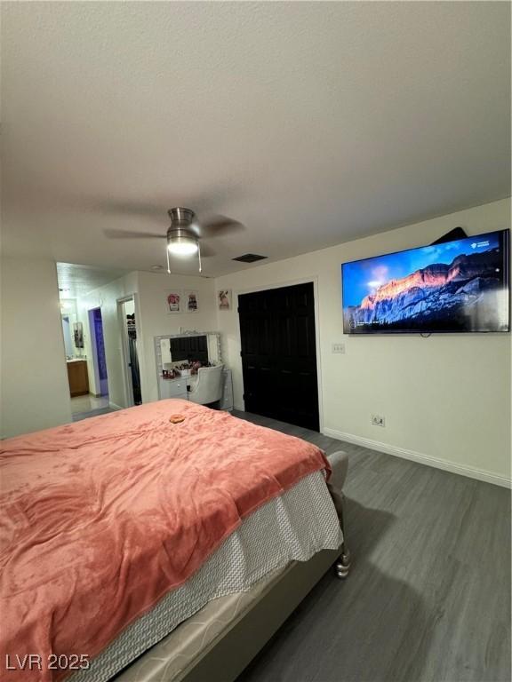 bedroom featuring ceiling fan