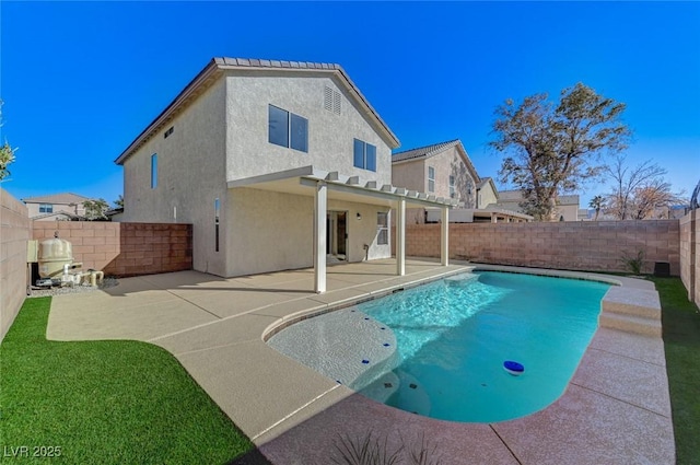 view of swimming pool featuring a patio