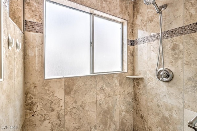 bathroom featuring a tile shower