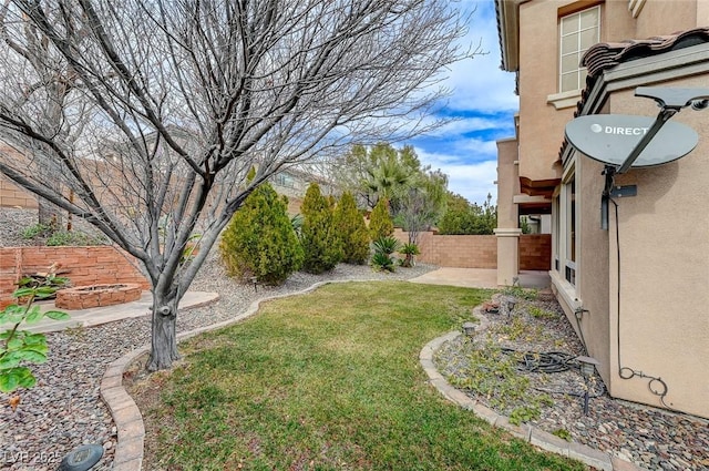 view of yard featuring an outdoor fire pit, a fenced backyard, and a patio area