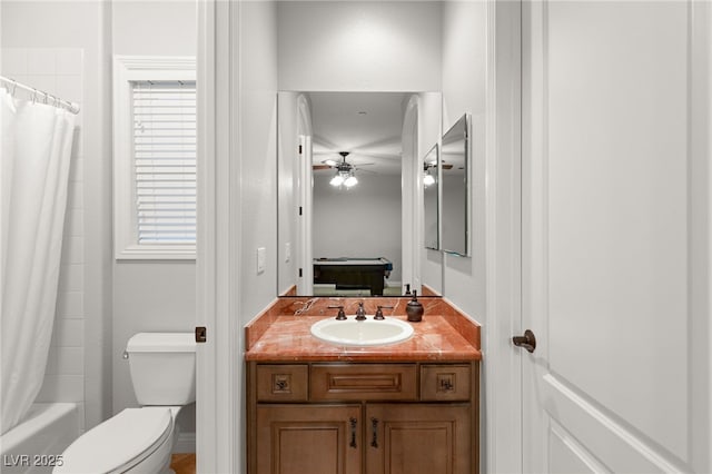 full bathroom with vanity, shower / tub combo with curtain, ceiling fan, and toilet