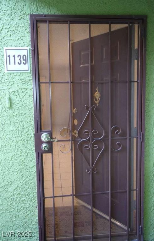 view of exterior entry featuring stucco siding