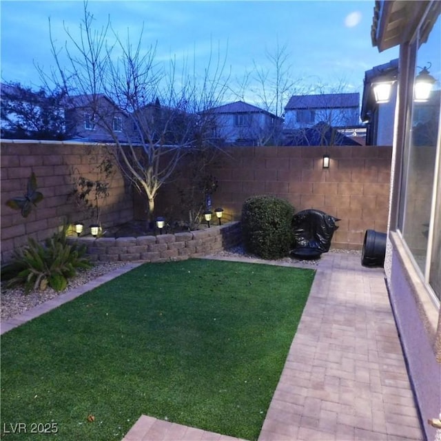 view of yard featuring a fenced backyard