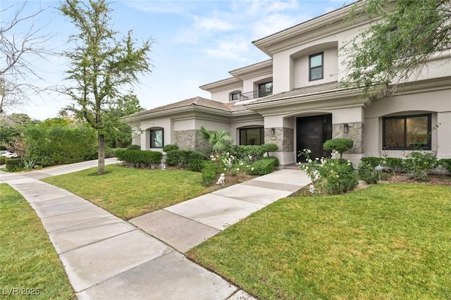 view of front of home featuring a front yard