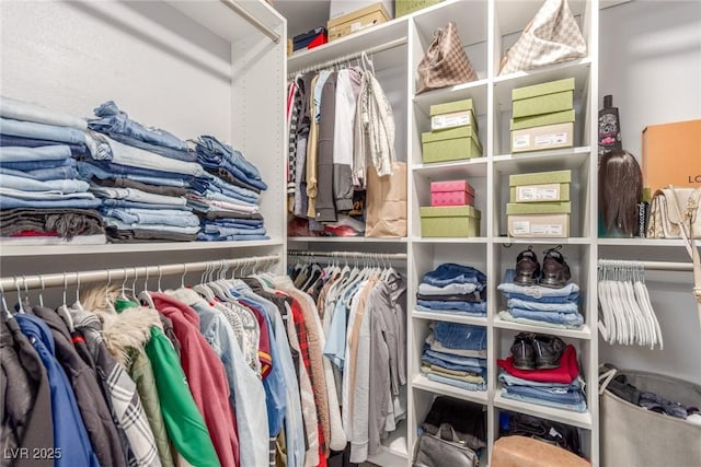 4410 E Boston Ave, Las Vegas, NV 89104 - view of walk in closet