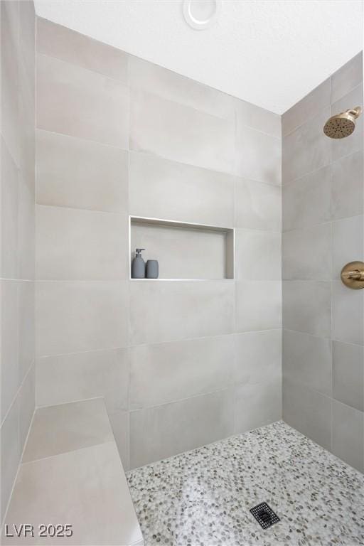 bathroom featuring a tile shower