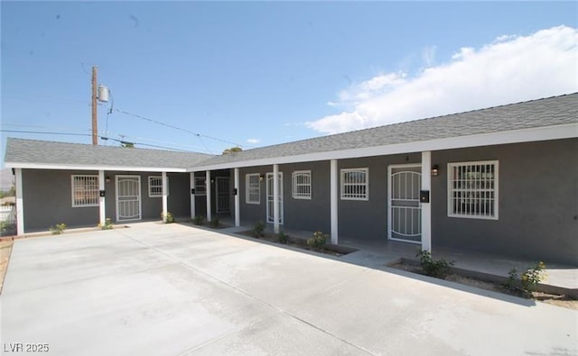 ranch-style house featuring stucco siding