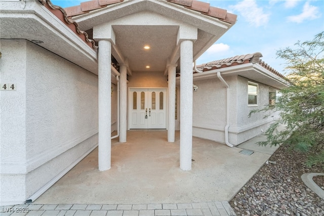 property entrance featuring a patio area